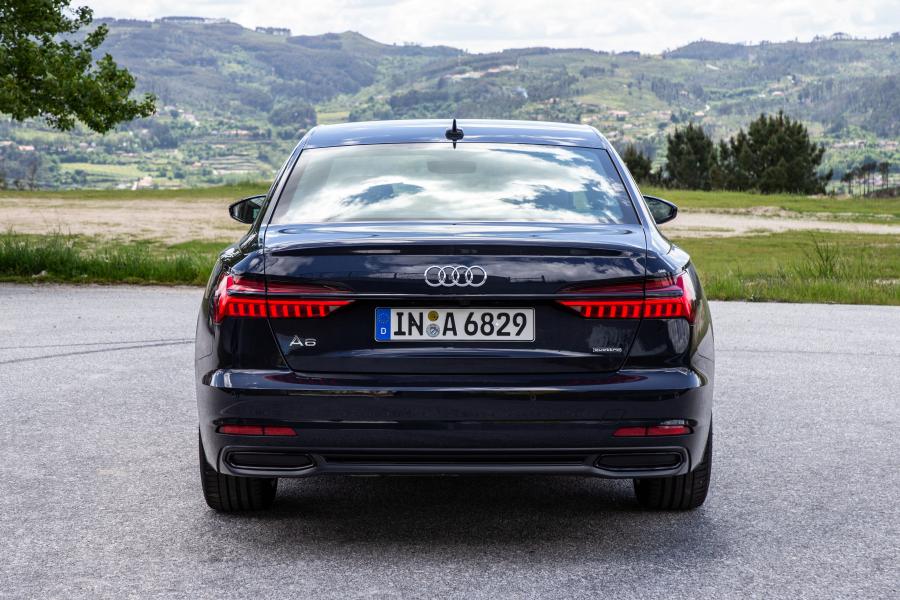  Audi A6 40 TDI Quattro (C8) 2018 года  (WW) (фото 15 из 24)